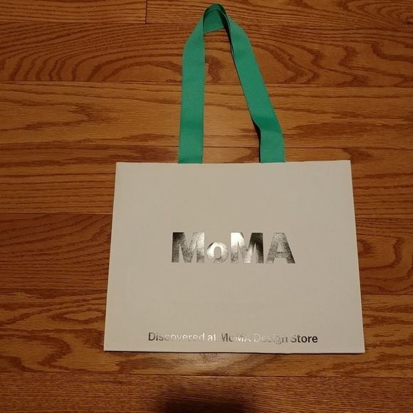 Free with purchase* | Museum of Metropolitan Arts paper shopping or gift bag - Picture 2 of 3